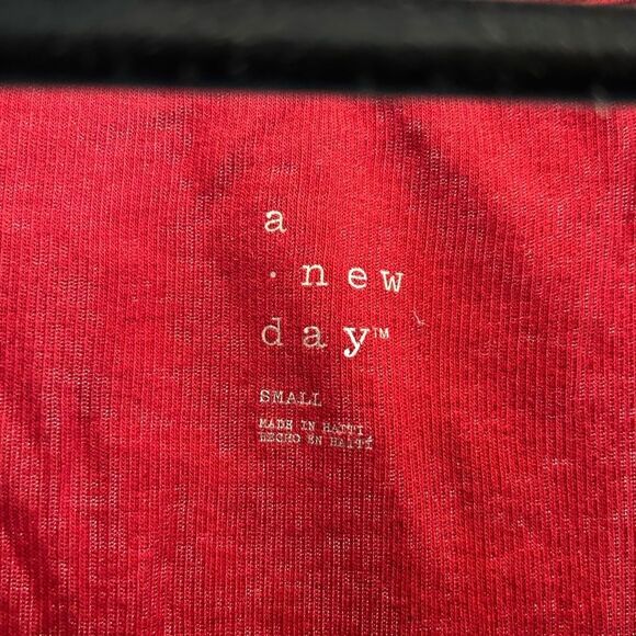 Red Sleeveless Ribbed Top - Picture 3 of 4